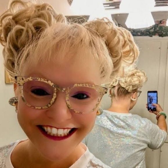 Meet your Seller/Buyer... - Picture 8 of 16